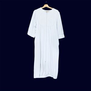Collette by Miss Elaine Light Lavender Elegant White Embroidered Zipper Robe